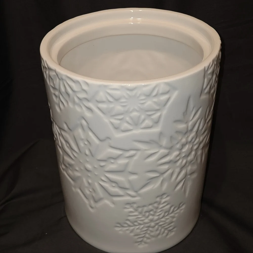 Williams Sonoma Lg White Snowflake Cannister Utensil Crock Holder/Planter 9x7